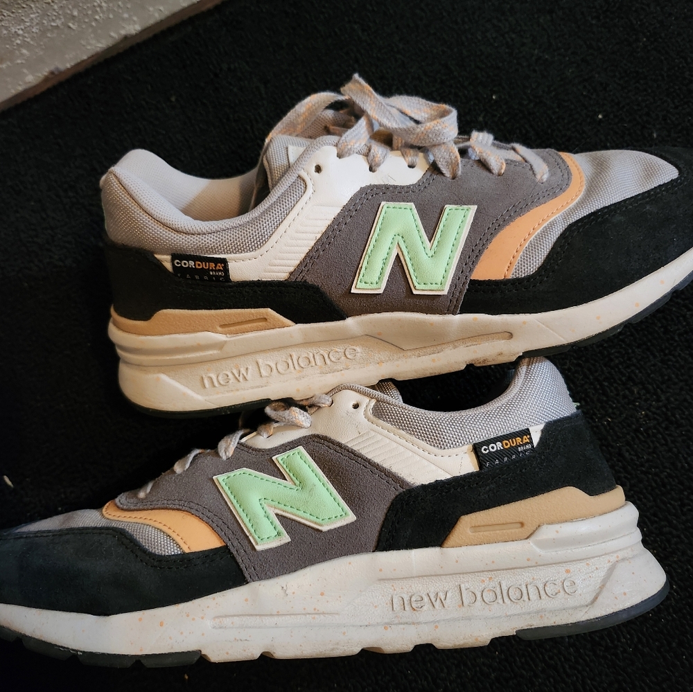 Ladies New Balance Size 10